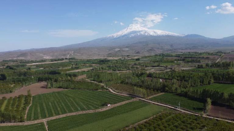Iğdır’da bahar ve kış bir arada!