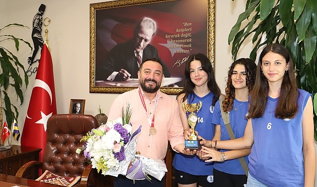 Başkan Turan;  Kadın voleybol takımımızın başarısını kutluyoruz – SPOR