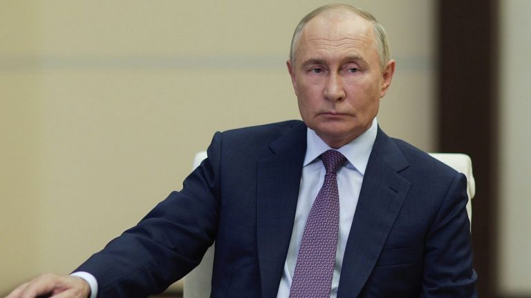 Putin, “neoliberal değerlerden kaçmak isteyen” Batılılara Rusya’da oturma izni veren yasayı onayladı