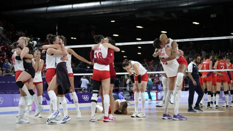 Paris 2024: Net’in Sultanları Çin’i yenerek yarı finale yükseldi