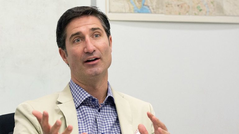 Starbucks CEO’sunun evden işe özel jetle gitme kararı tepkilere yol açtı