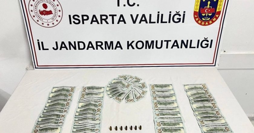 Piyasaya “sahte dolar” sokmak üzere olan 3 kişi yakalandı – Son Dakika Türkiye Haberleri