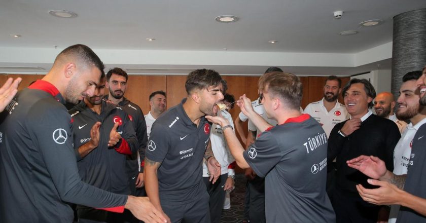 Abdülkerim Bardakcı’nın doğum günü milli futbol takımının inziva yerinde kutlandı!