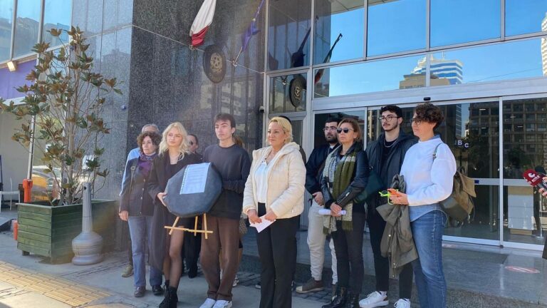 İtalya vizesi mağduru yaklaşık 900 Türk öğrenci için endişeli bekleyiş sürüyor.