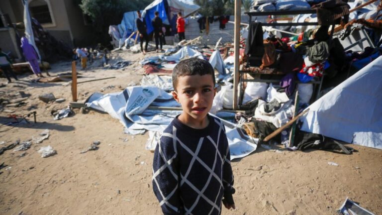 İsrail saldırıları sırasında Gazze'de 35 bin çocuk ebeveynlerinden en az birini kaybetti