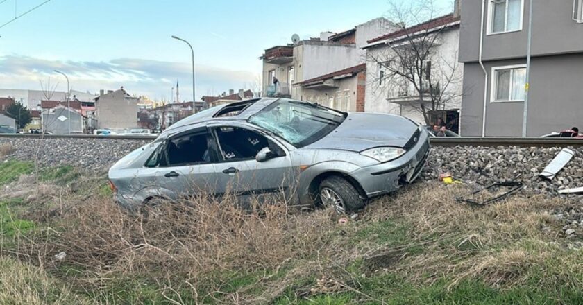 Polisten kaçıyordu: Arabası devrildi! – Türkiye'den son dakika haberleri