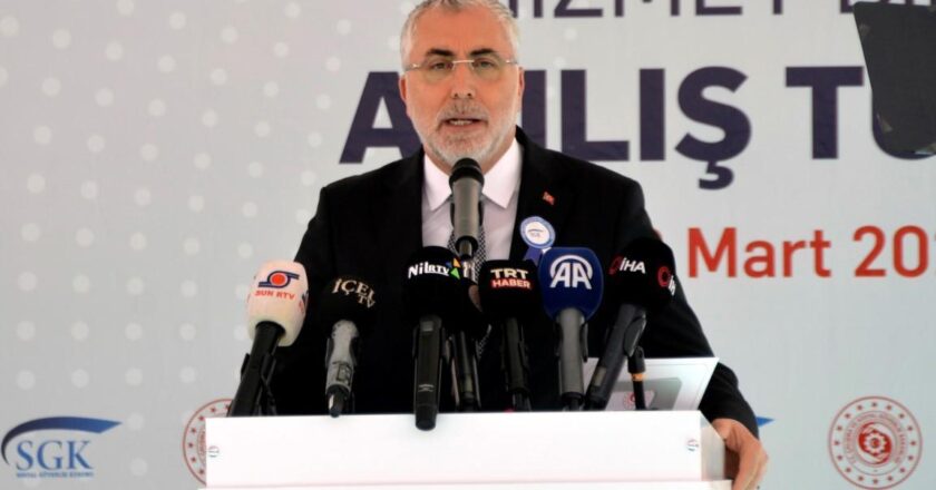 Çalışma ve Sosyal Güvenlik Bakanı Işanhan: Herkese ilk sınıf sağlık hizmetlerini sağlayan tek ülkeyiz