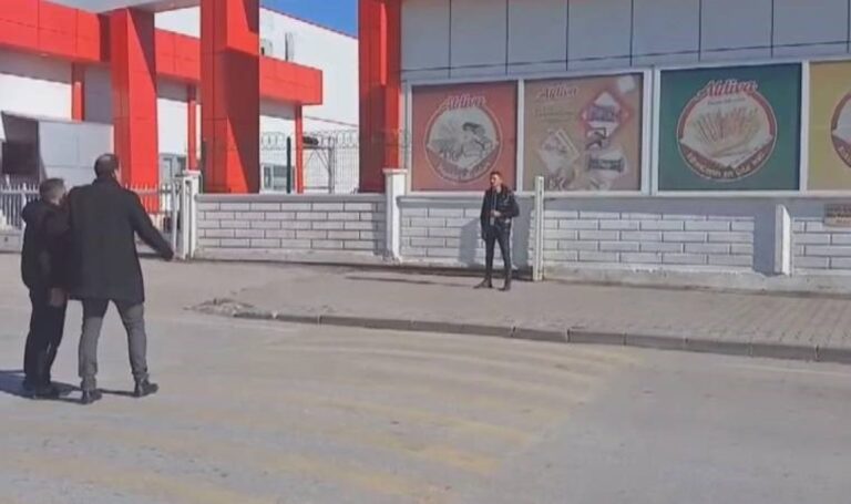 Maaş alamayan işçiler intihar etmeye teşebbüs etti – Türkiye Haberleri