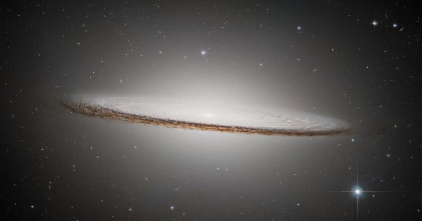 Hubble’ın “şapka” nın yeni görüntüsü