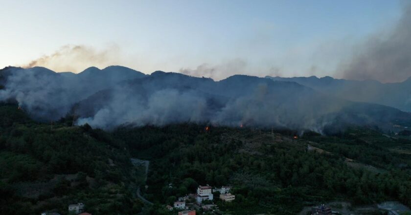 Hatay Dörtyol’a orman yangınının müdahalesi devam ediyor