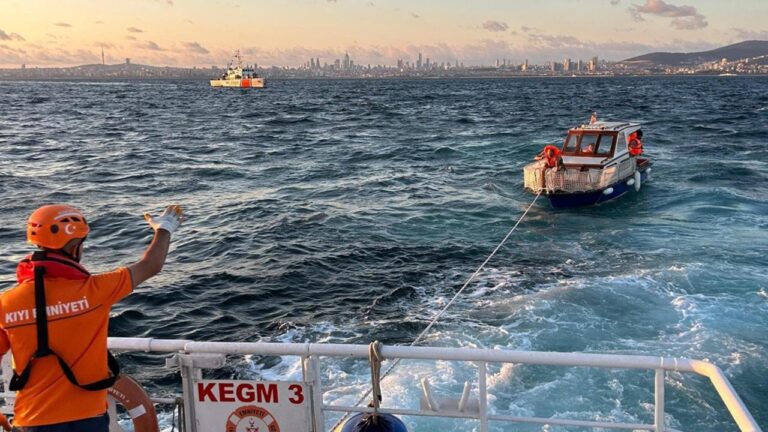 Heybeliada tarafından sürüklenen tekne kurtarıldı
