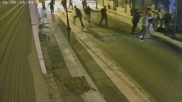 Elazığ’da sokak ortasında dövüldü