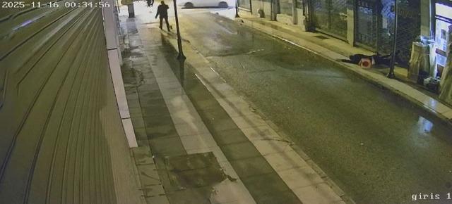 Elazığ'da 3 kişi sokak ortasında dövüldü