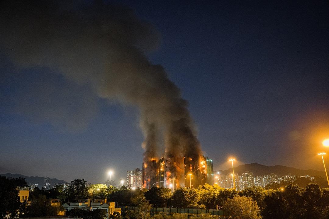 Hong Kong gökdelenlerinde yangın felaketi! Ölü sayısı 4'ü eksik 279 36'ya yükseldi