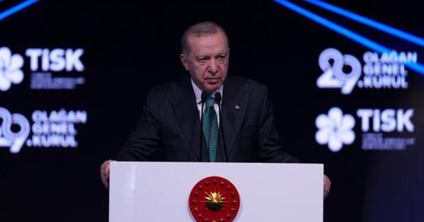 Cumhurbaşkanı Erdoğan: “TİSK, asgari ücret için sorumluluk almalı”