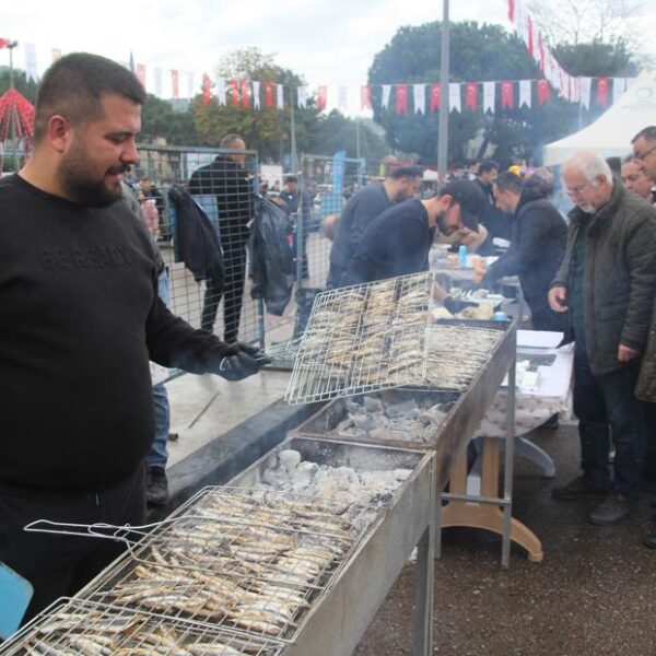7 Ton Tüketildi, Kuyruklar Oluştu! Vatandaşlar Yığılma Yarattı