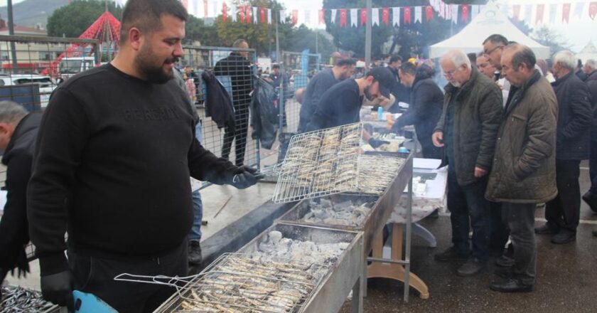 7 Ton Tüketildi, Kuyruklar Oluştu! Vatandaşlar Yığılma Yarattı